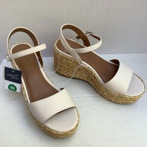 Universal Thread Women's Alisha Platform Wedge Heels with Memory Foam Insole